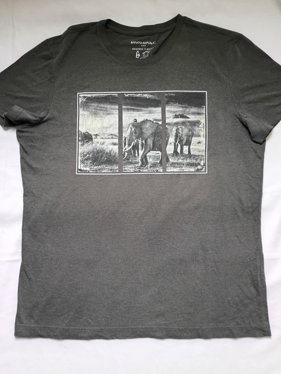 Banana Republic Other - Banana Republic T-Shirt Charcoal Gray Elephant Graphic Size L. Unisex.